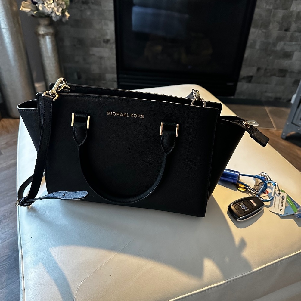 Black MICHAEL KORS medium Selma satchel